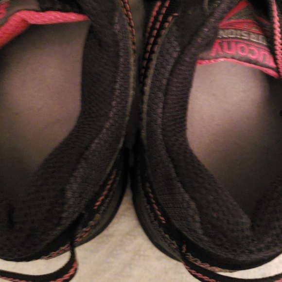 Saucony shoe - Picture 2 of 4